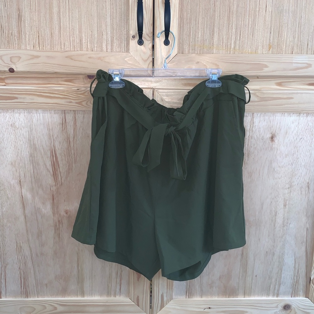 Hanna Nikole green belted hippy boho beach shorts size 24W